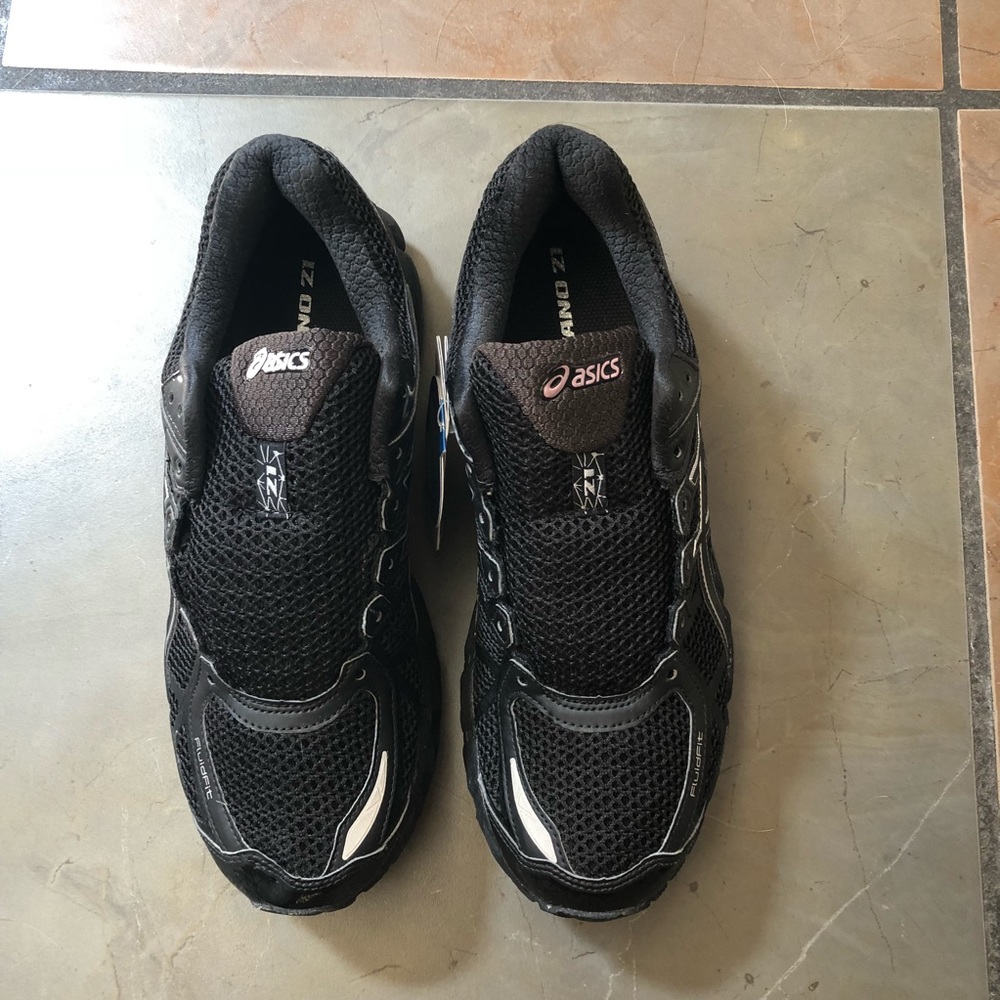 NWT ASICS Kayano 21